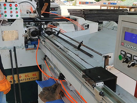 2020年6月24日福州王老板安裝自動滾絲機